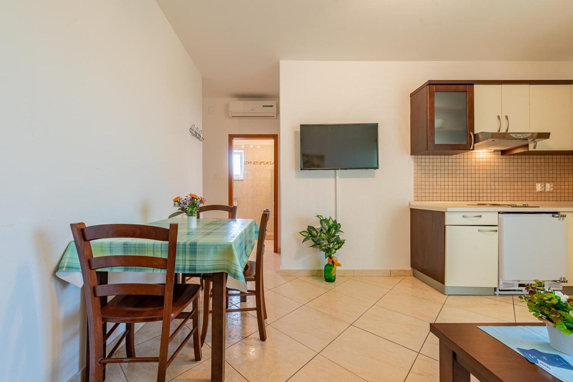 דירות Ražanac Haus Toni מראה חיצוני תמונה